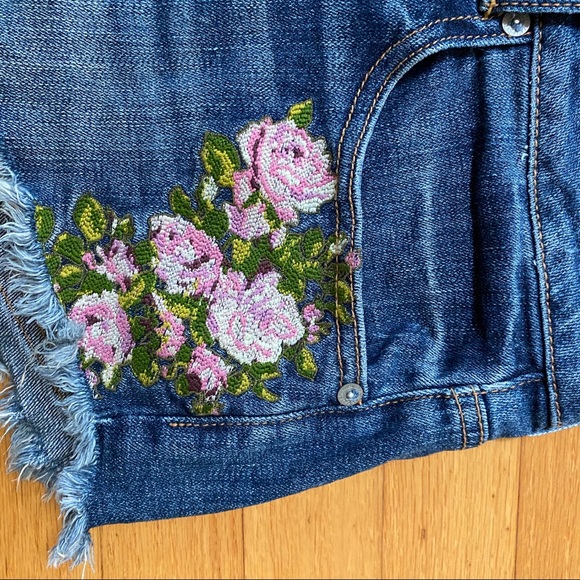 American Eagle cut off shorts size 8 - Picture 5 of 5